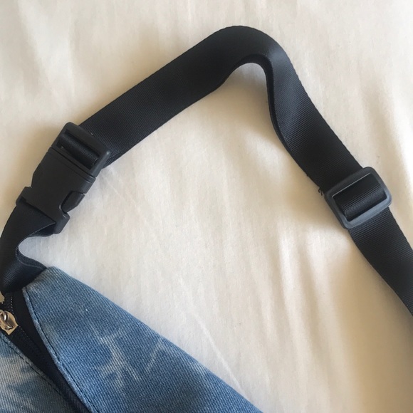 Tilly’s Denim Fanny Pack - Picture 2 of 3